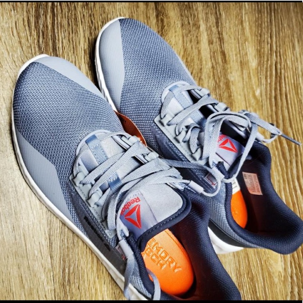 Comfy Reebok Memory Tech - Picture 4 of 4